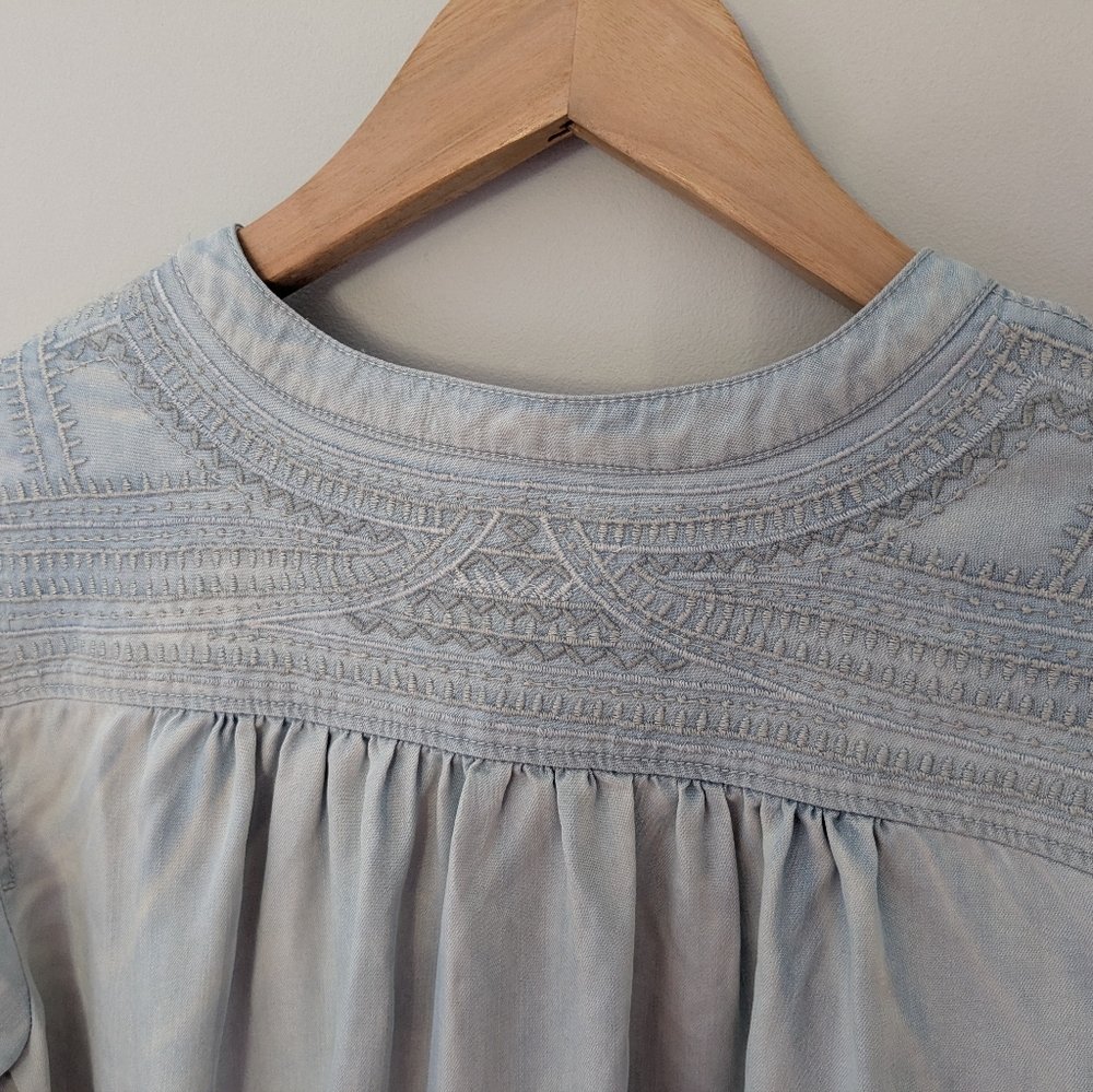 Holding Horses Anthropologie chambray shirt (XS)